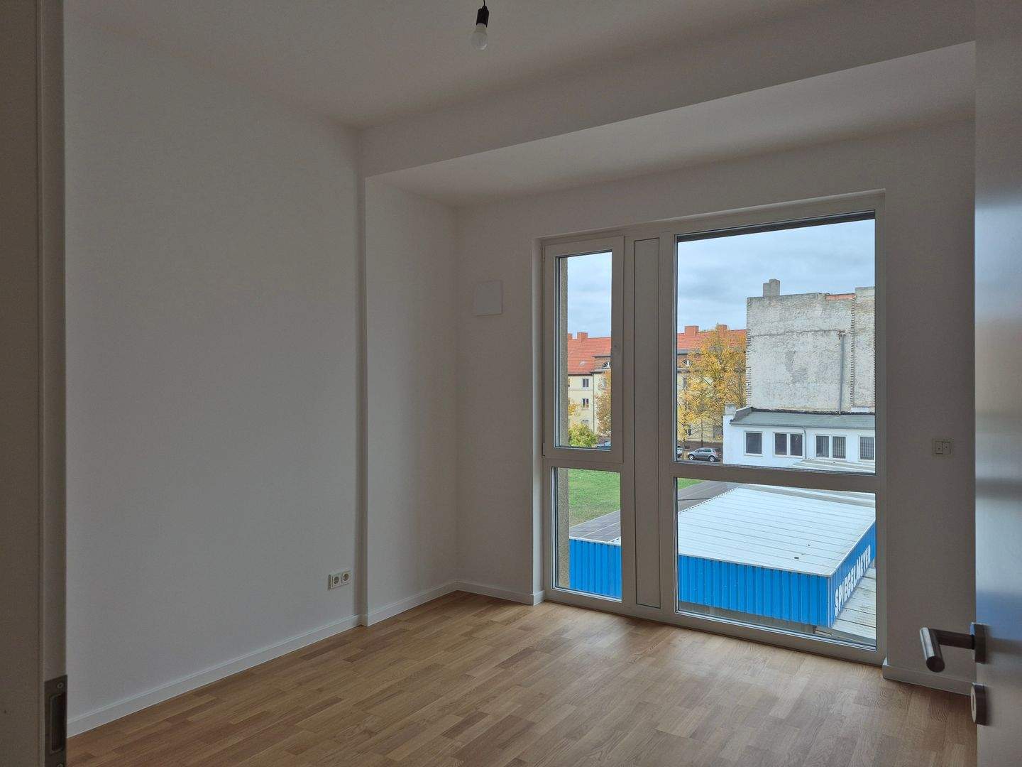 Schicke 2-Zimmer mit Parkett, Balkon, Einbauküche, Fußbodenheizung u. Stellplatz – Magdeburg – Vorschaubild 7
