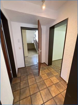 Geräumige und gemütliche 2,5 Zi.-Wohnung im Gartengeschoss mit Terrasse und PKW-Stellplatz! – 78315 Radolfzell am Bodensee – Vorschaubild 9