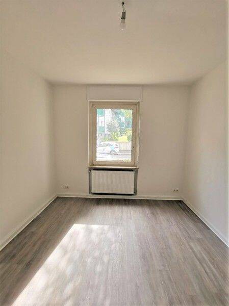 Frisch renovierte 2-Zi.-EG-Whg. mit neuem Tageslichtbad und Loggia – Wuppertal – Vorschaubild 4