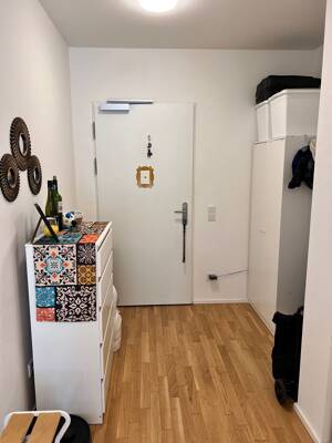 Lichtdurchflutete Wohlfühloase 2-Zimmer-Wohnung mit Balkon im Ostend – 60314 Frankfurt am Main – Vorschaubild 2