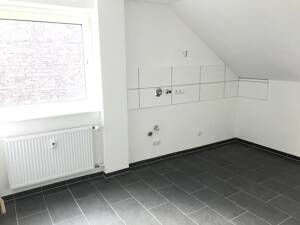 Helle Dachgeschosswohnung mit Wannenbad und Gäste-WC – 47139 Duisburg – Vorschaubild 7