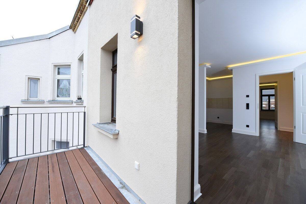 Genial! + Dunkles Parkett + Bad mit Wanne & Dusche + Balkon + Fußbodenheizung + LED-Licht – Leipzig – Vorschaubild 7