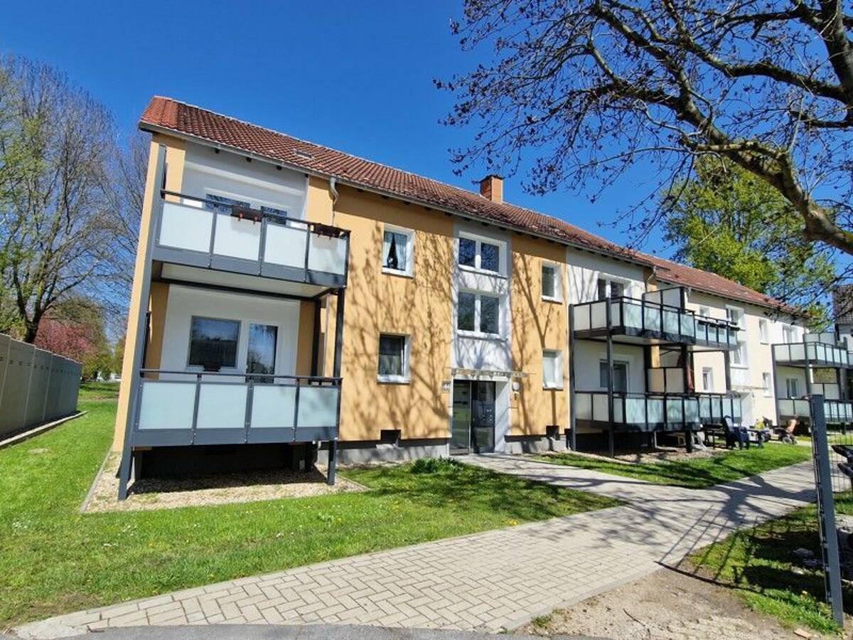 Reinkommen und Wohlfühlen: 3-Zimmer-Wohnung mit großem Balkon – 44359 Dortmund – Bild 1 von 4
