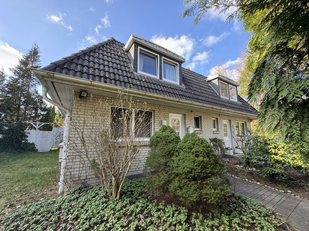 Doppelhaushälfte mit Gartengrundstück in zentraler Wohngegend von Sasel!