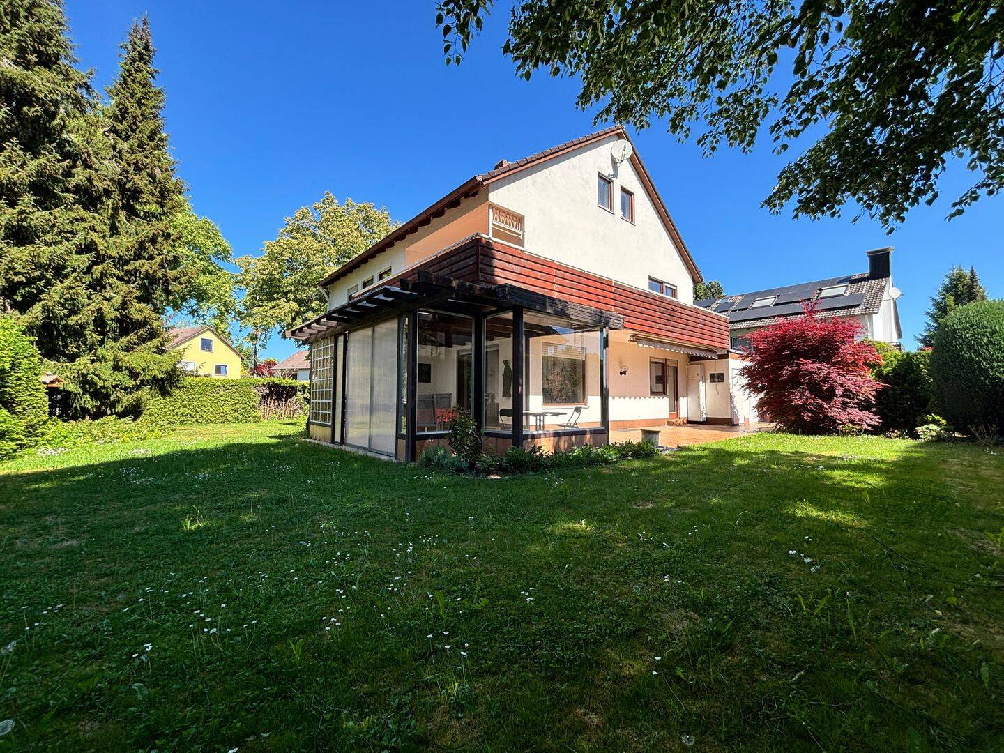 Einfamilienhaus mit Potential auf großem Grundstück in begehrter Lage von Göggingen