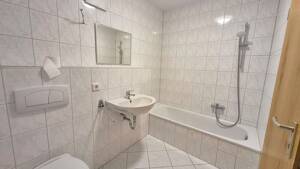 Renovierte 3-Zimmer-Wohnung + Balkon + Bad mit Wanne + Parkett – 99097 Erfurt – Vorschaubild 6