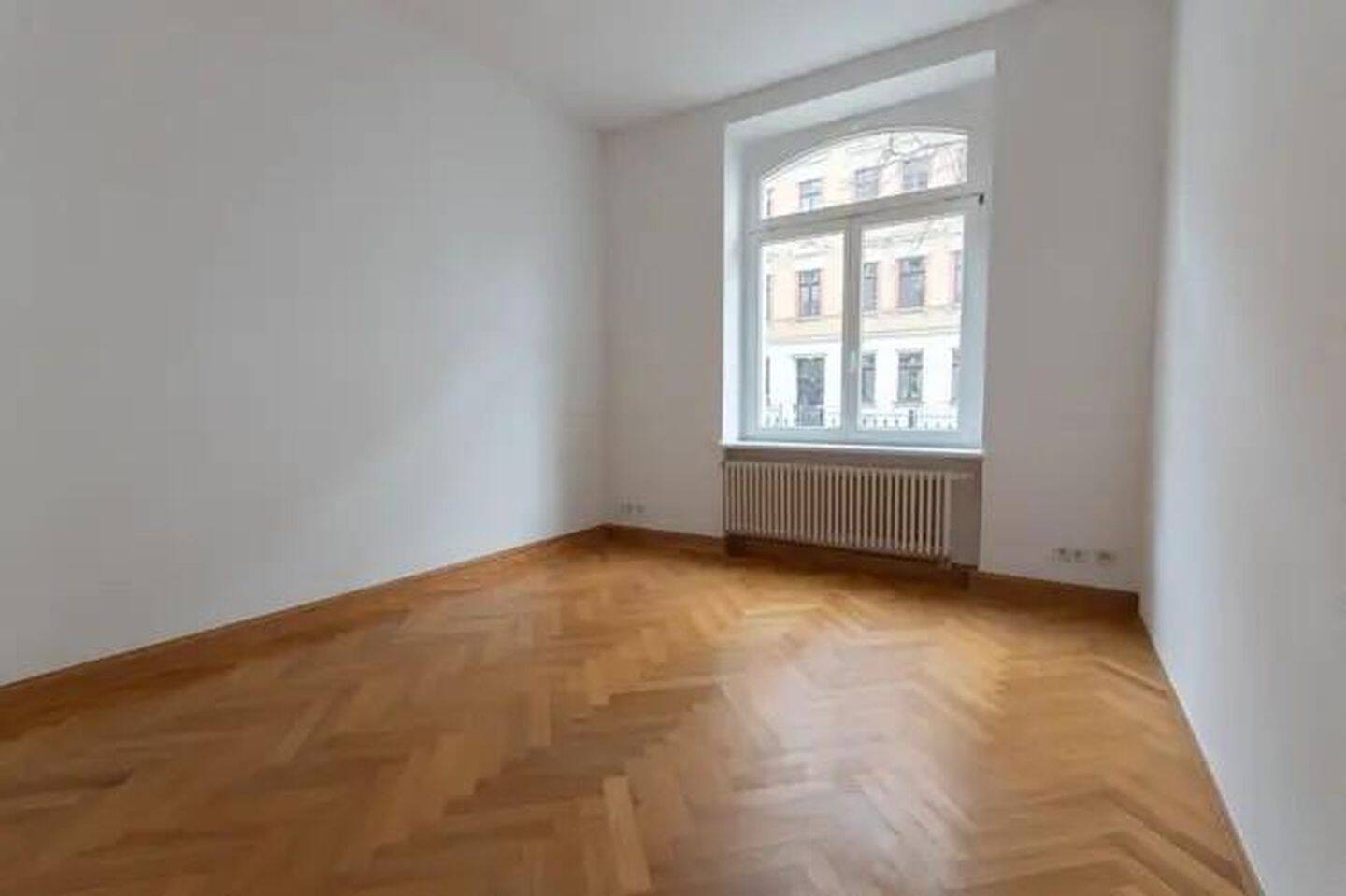 Kernsanierte 3-Zimmer-Wohnung mit großem Balkon zu vermieten