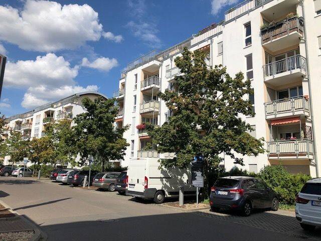 +++helle 2 Zimmer-Wohnung mit Laminat, Balkon, offene Küche im Neubau, Aufzug, Stellplatz mgl.+++