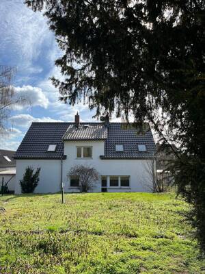 Großzügiges Grundstück mit viel Potenzial- Haus mit zwei Wohneinheiten, Garagen & Werkstatt – 39110 Magdeburg – Vorschaubild 2