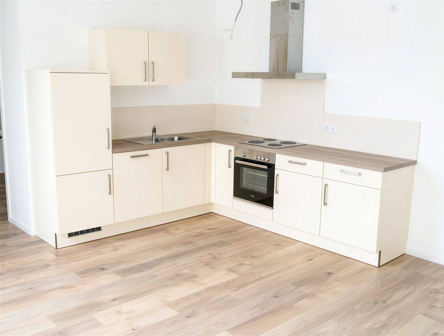 Moderne 3-Zimmerwohnung (Bj. 2015) 18 m² Terrasse, Aufzug & Tiefgarage in Feldrandlage Mainz-Finthen – Mainz – Vorschaubild 4