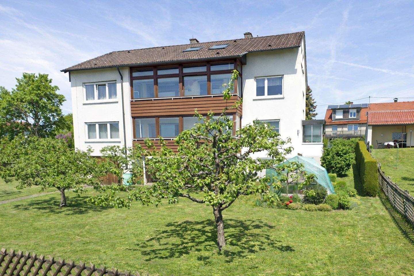 Attraktives Mehrfamilienhaus mit drei Wohneinheiten – Gerstetten – Bild 1 von 9