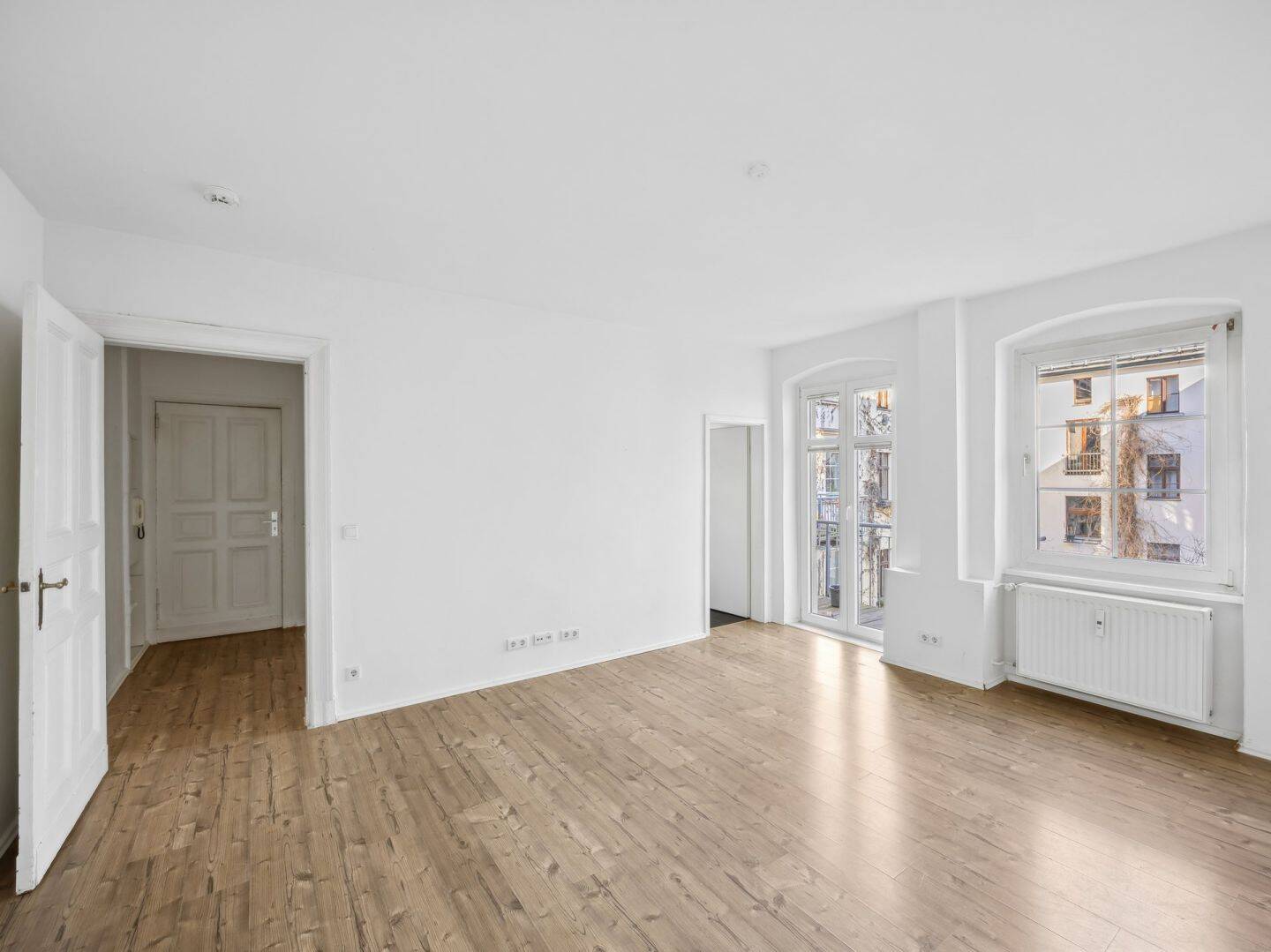 Bezugsfrei! Kleine Altbauperle mit Balkon nahe Landwehrkanal im Reichenberger Kiez – Berlin – Vorschaubild 3