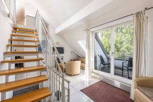 AIGNER - Außergewöhnliche Maisonette mit Galerie, zwei Balkonen und Parkplatz