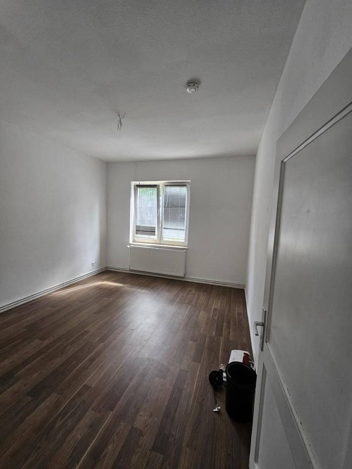 Charmante 3-Zimmer-Etagenwohnung in Hannover 60,14 m² mit Badfenster und Laminatboden – 30459 Hannover – Bild 1 von 9