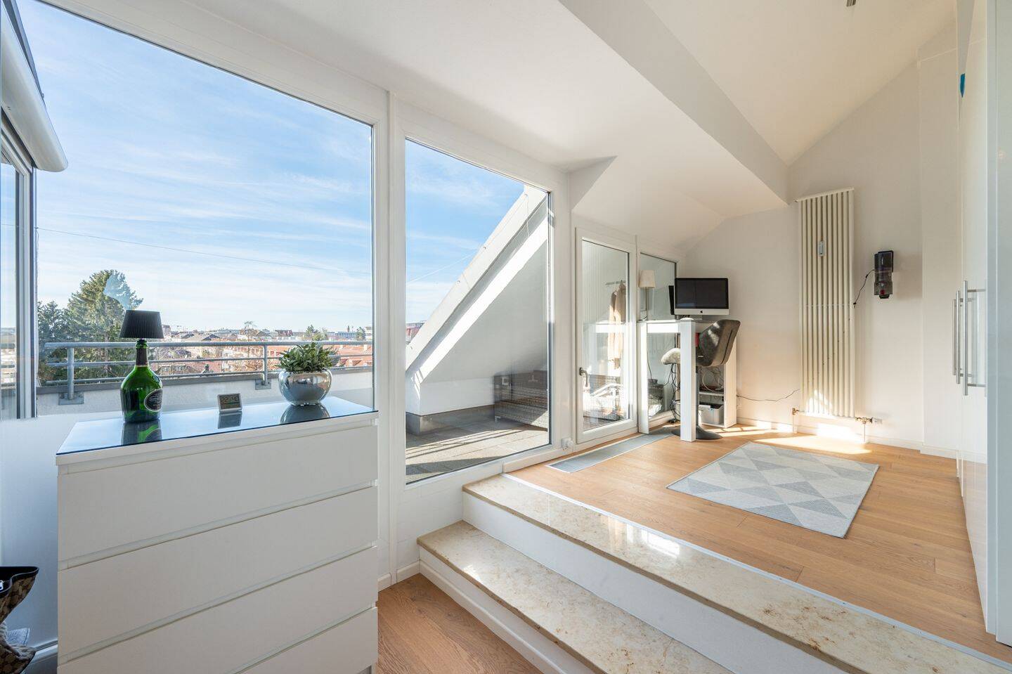 Aigner - Lichtdurchflutete 2-Zimmer-Dachgeschosswohnung mit sonnigem Balkon in Laim – München – Vorschaubild 4