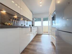 Geschmackvoll möblierte Wohnung mit WLAN und 30 qm großem Balkon in der Fürther Südstadt – 90763 Fürth – Vorschaubild 3
