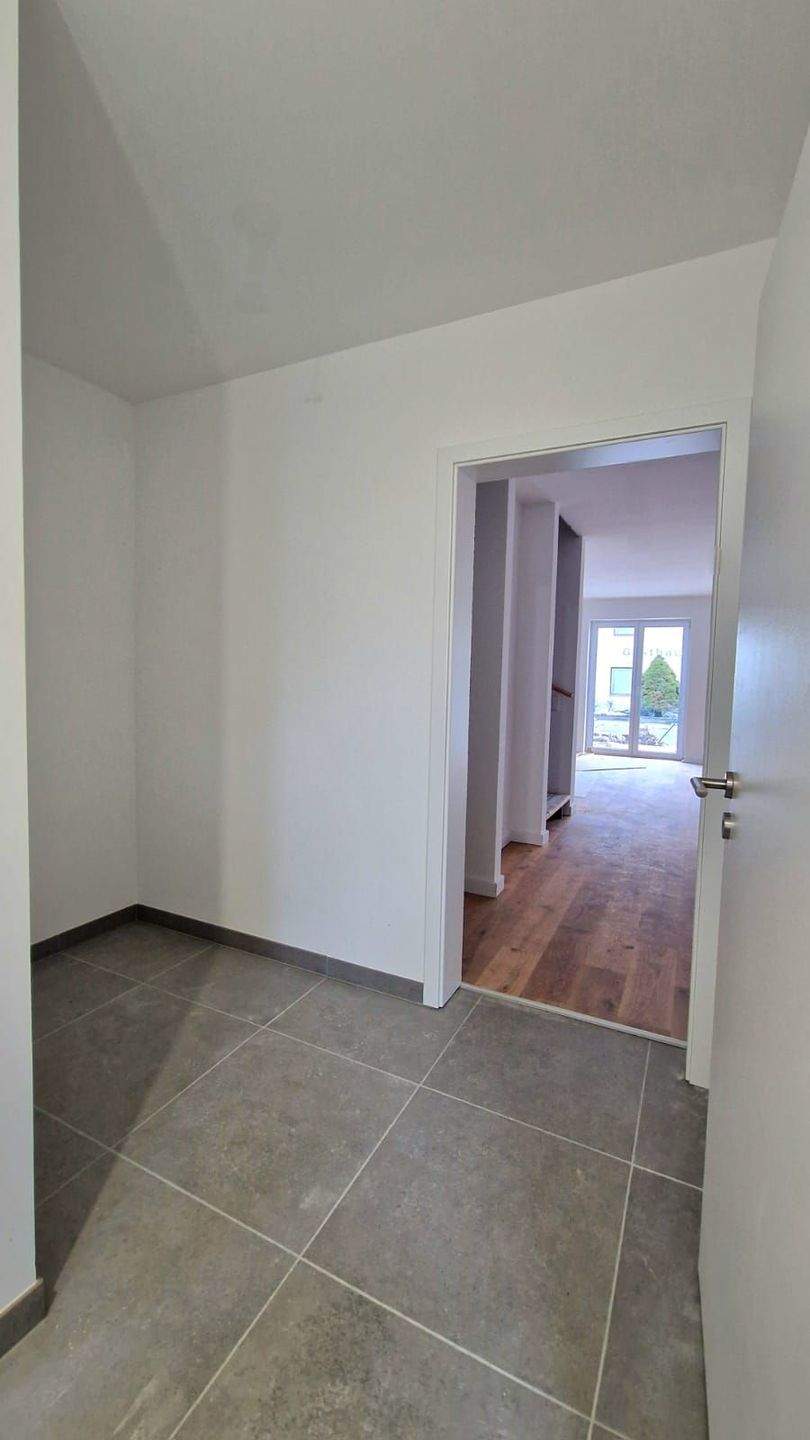 Erstbezug - Neue AfA und geringe Energiekosten durch Nahwärme Reihenmittelhaus – Adelshofen – Vorschaubild 8
