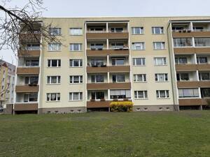 Wohnen in 1A-Lage . Renovierte 3 Zimmer-Wohnung. Balkon mit Blick auf die Schrote