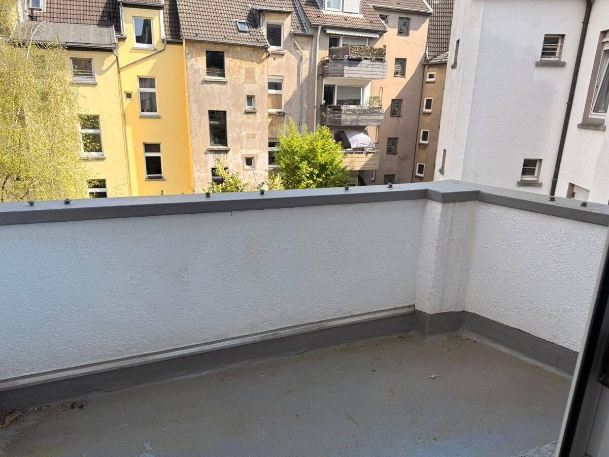 helle 3 Raum Wohnung mit Balkon und Gartennutzung WG tauglich nähe UniKlinik – 45147 Essen – Bild 1 von 9