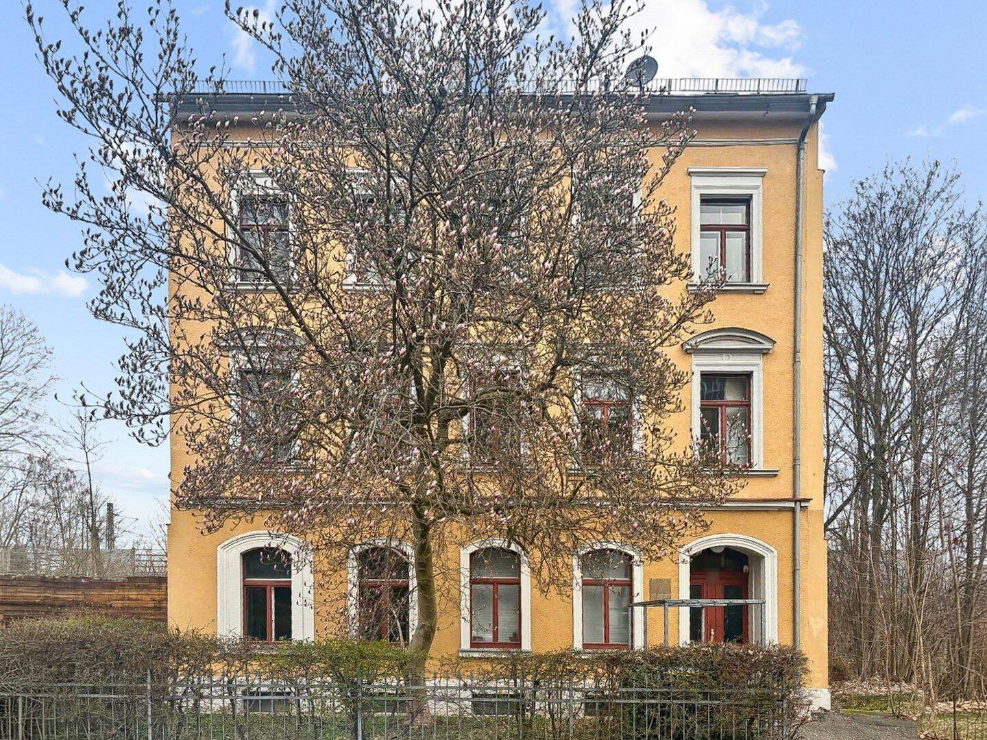 Teilsaniertes Stück Stadtgeschichte - vollvermietetes Mehrfamilienhaus in Chemnitz Kappellenberg