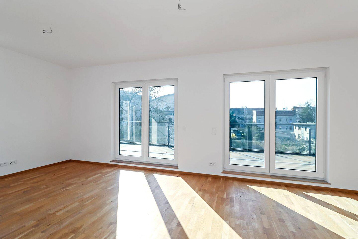 Exklusives Wohnerlebnis im Penthouse: Aufzug, Südterrasse & Tiefgarage – Berlin – Vorschaubild 3