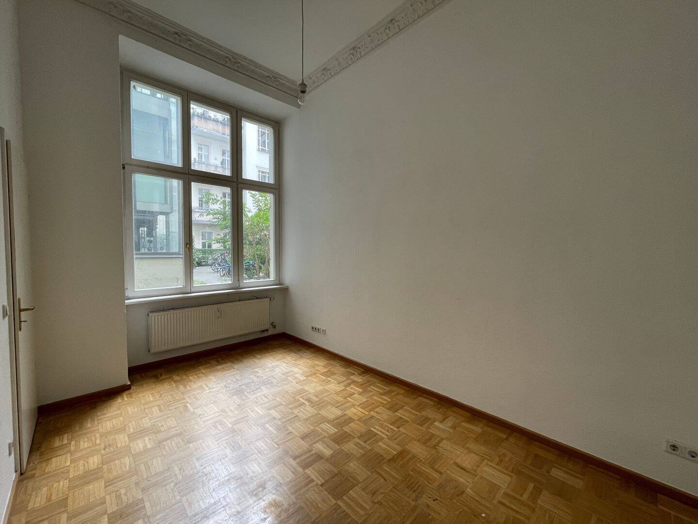 Erdgeschosswohnung mit Entwicklungspotenzial im schönen Altbau im Winsviertel – Berlin – Vorschaubild 2
