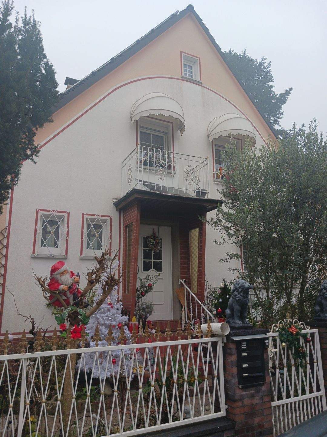 Geräumiges Mehrgenerationenhaus mit großer Loggia in Egelsbach – Egelsbach – Bild 1 von 9