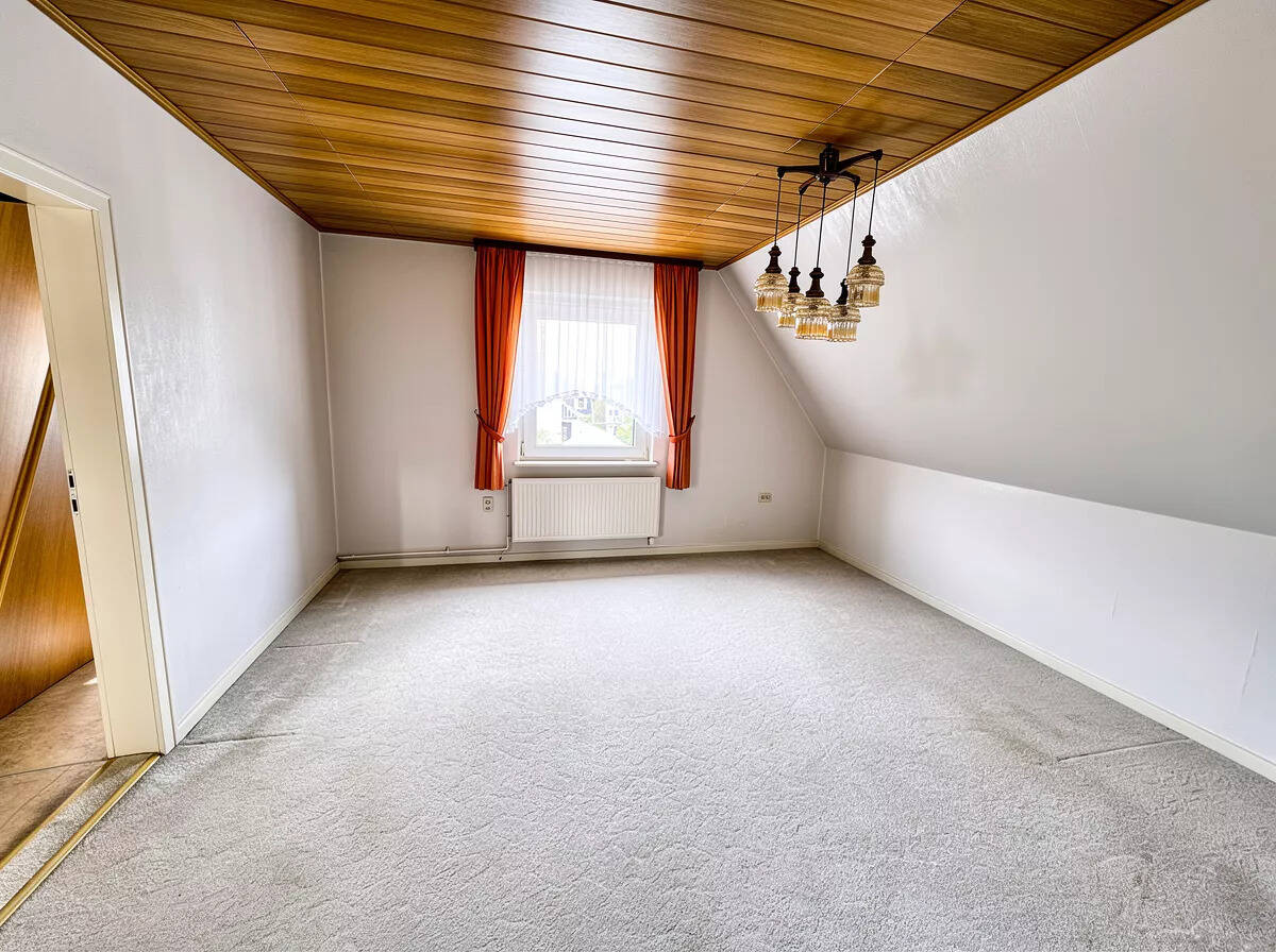 Charmantes Einfamilienhaus in Oberg mit Keller, Garage und viel Potenzial – Ilsede – Bild 1 von 8
