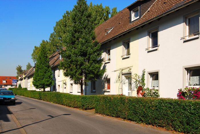 Bezugsfertig mit einem modernem schönem Wannenbad, 3,5 Zimmer in der 1. Etage