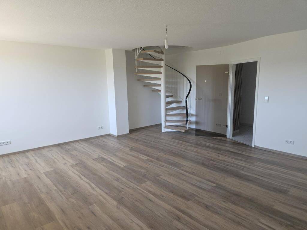 Schöne 4-Zi. Maisonette-Wohnung mit Balkon in Nürnberg-Hummelstein / Wohnung mieten – Nürnberg – Vorschaubild 2