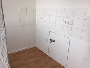 Nette 3 Zimmerwohnung mit Balkon! Bad mit Wanne! – 1279 Dresden – Vorschaubild 6