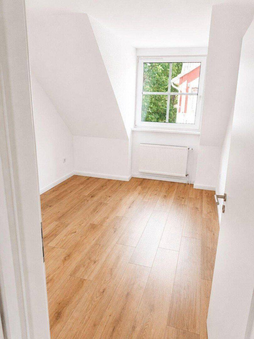 Frisch renovierte 4-Zimmer-Dachgeschosswohnung mit Balkon in ruhiger Lage – Braunschweig – Vorschaubild 6