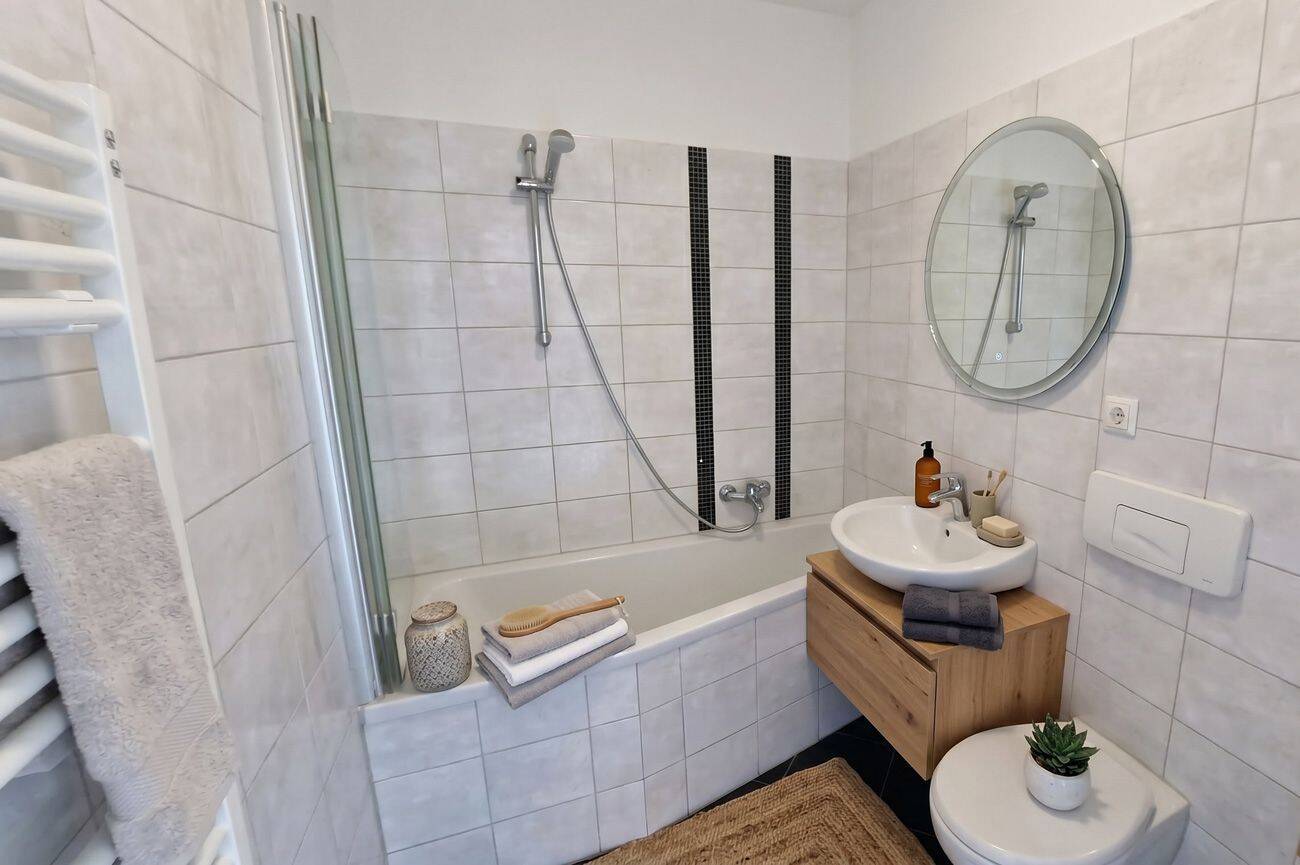 neu renoviert mit Einbauküche in grüner Lagen nahe Bernsdorfer-Bad – Chemnitz – Vorschaubild 7