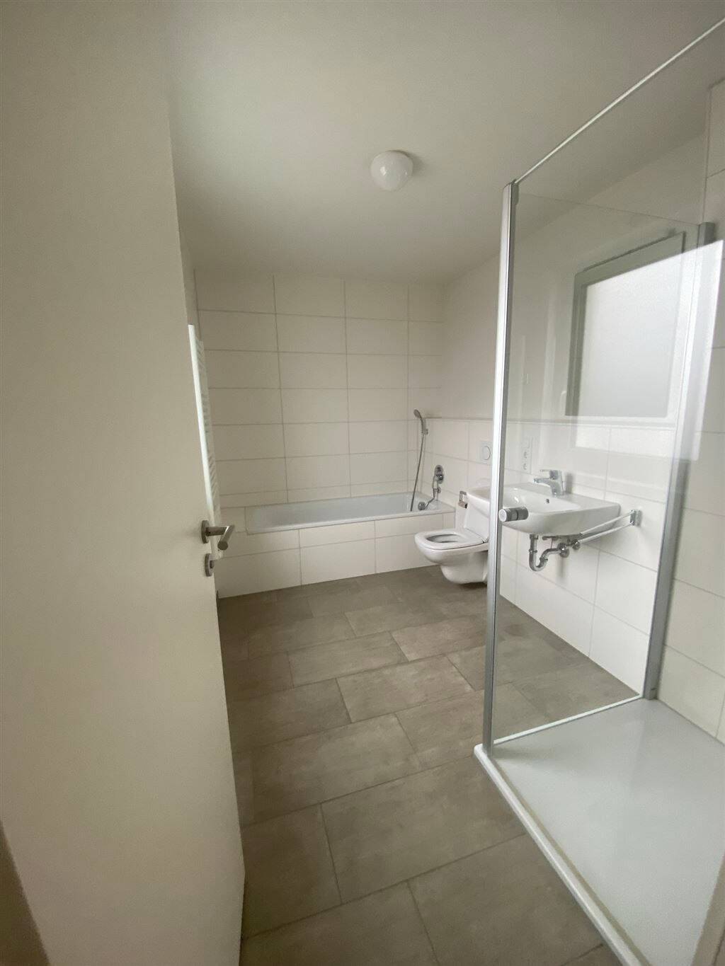 Schöne,helle, Erdgeschosswohnung mit großer Terrasse, EKB, 2x Bäder, Kellerraum – Stuttgart – Vorschaubild 8