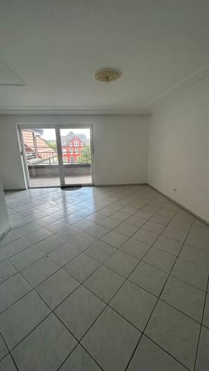 Zentrale 2 - Zimmer Wohnung mit Küche und Balkon – 33613 Bielefeld – Vorschaubild 3