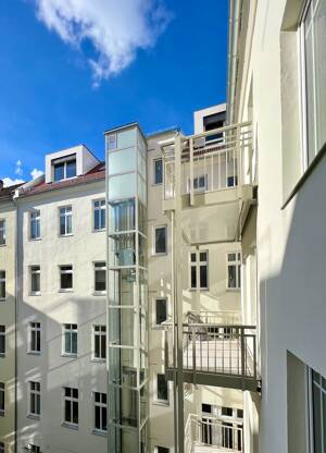 Wunderschöne 2-Zimmer-Wohnung im modernen Altbau // ERSTBEZUG NACH SANIERUNG – 10247 Berlin – Vorschaubild 7
