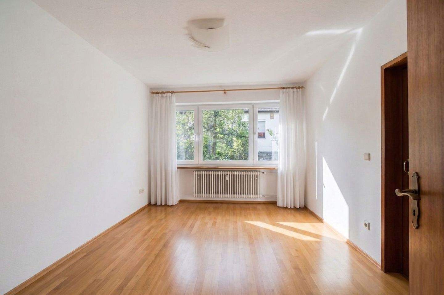 Exklusives Anwesen mit Pool am idyllischem Rathsberg - besonders provisionsfreundlich mit nur 1,19 % Courtage – Erlangen – Vorschaubild 3