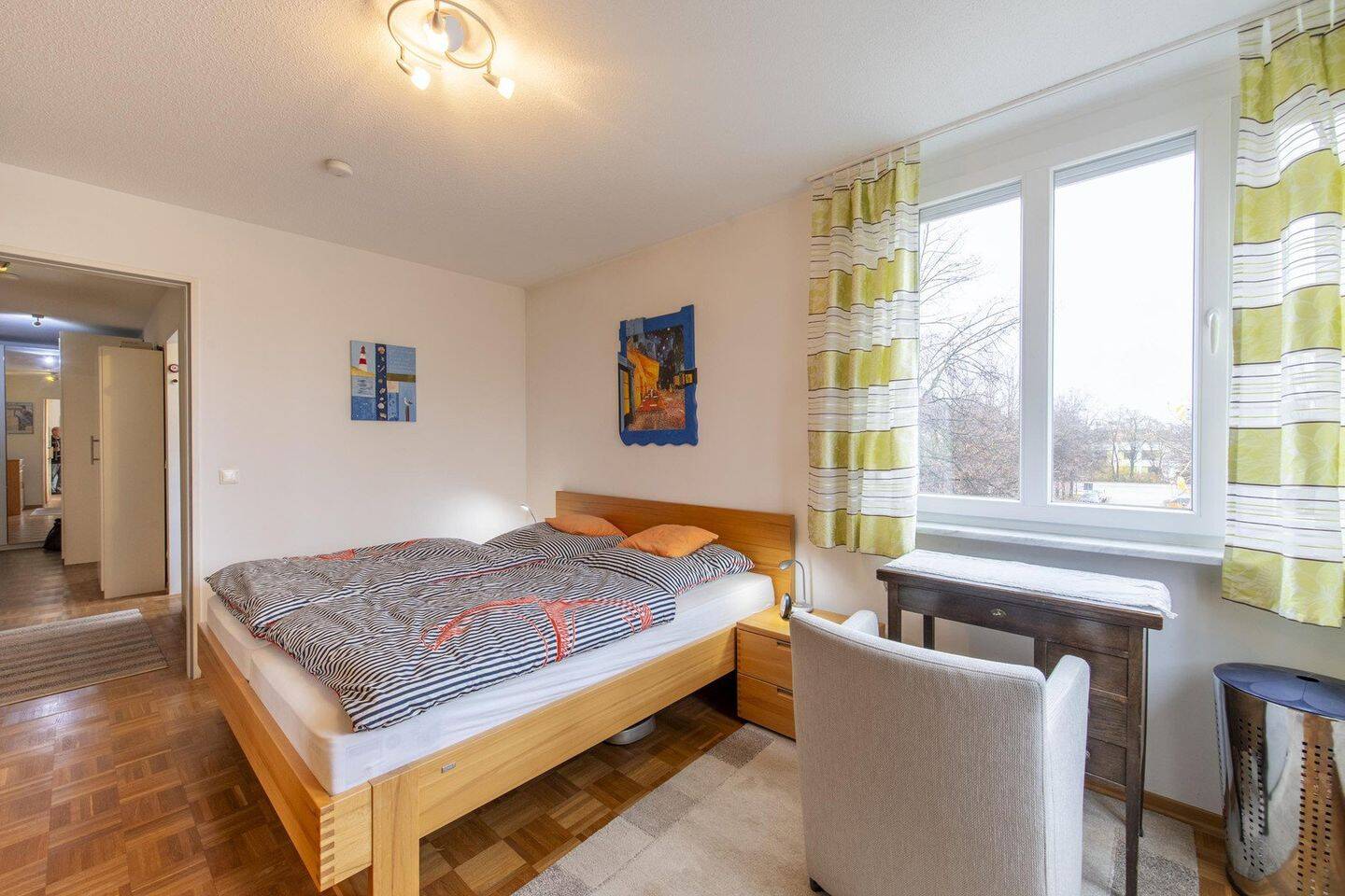 Schöne, helle 2-Zimmer-Wohnung mit Tageslichtbad und Balkon sowie Tiefgarage – München – Vorschaubild 2