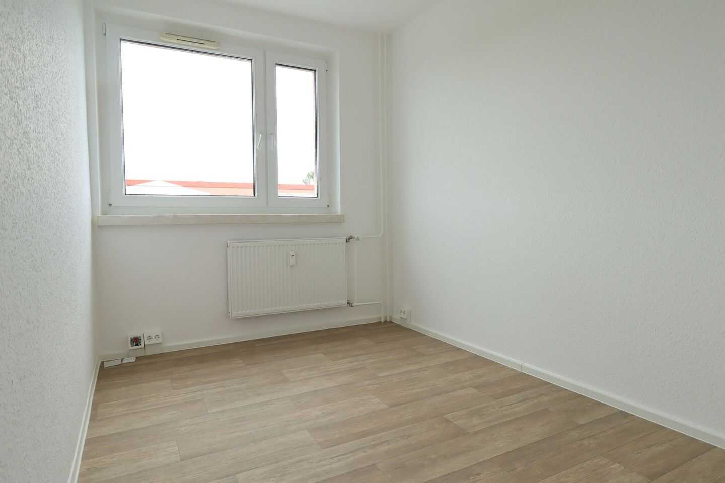 3-Raumwohnung mit Dusche, Balkon und Aufzug – Chemnitz – Vorschaubild 3