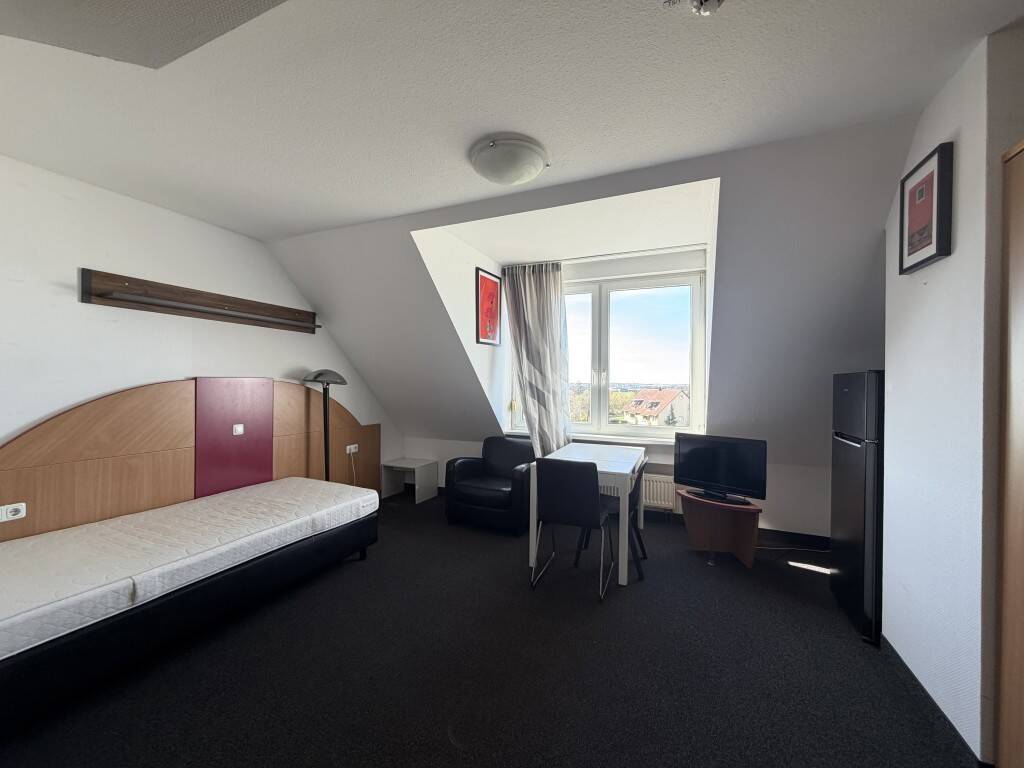Möbliertes 1-Zimmer-Apartment mit großem Bad und Single-Küche in Tennenlohe – Erlangen – Bild 1 von 3