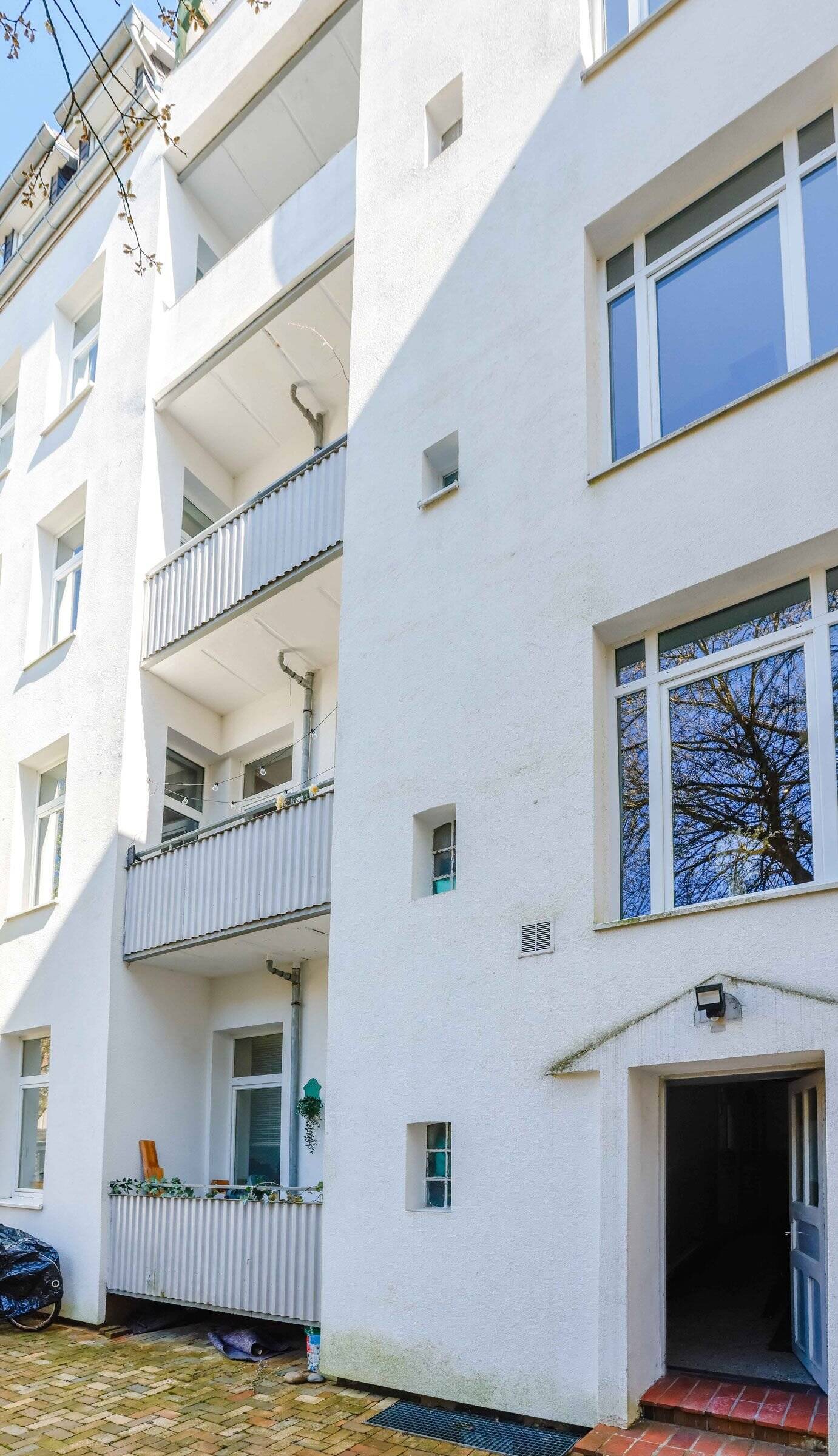 Jetzt günstig kaufen, später selbst einziehen! Geräumige 4-Zi.-Wohnung, Balkon, hoch über dem Schrevenpark, prächtiger Altbau – Kiel – Vorschaubild 6