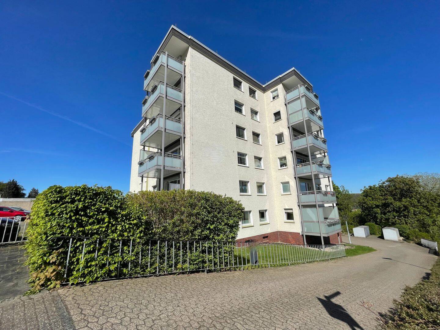 WOHNKOMFORT MIT WEITBLICK: GEPFLEGTE EIGENTUMSWOHNUNG SAMT GARAGE !!!