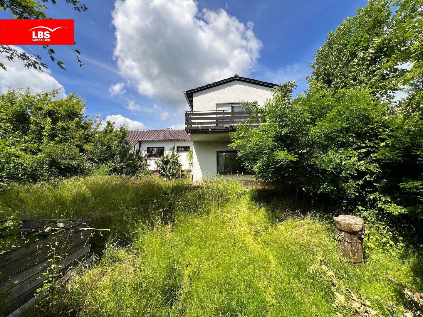 Charmantes Einfamilienhaus mit großer Terrasse und traumhaftem Garten