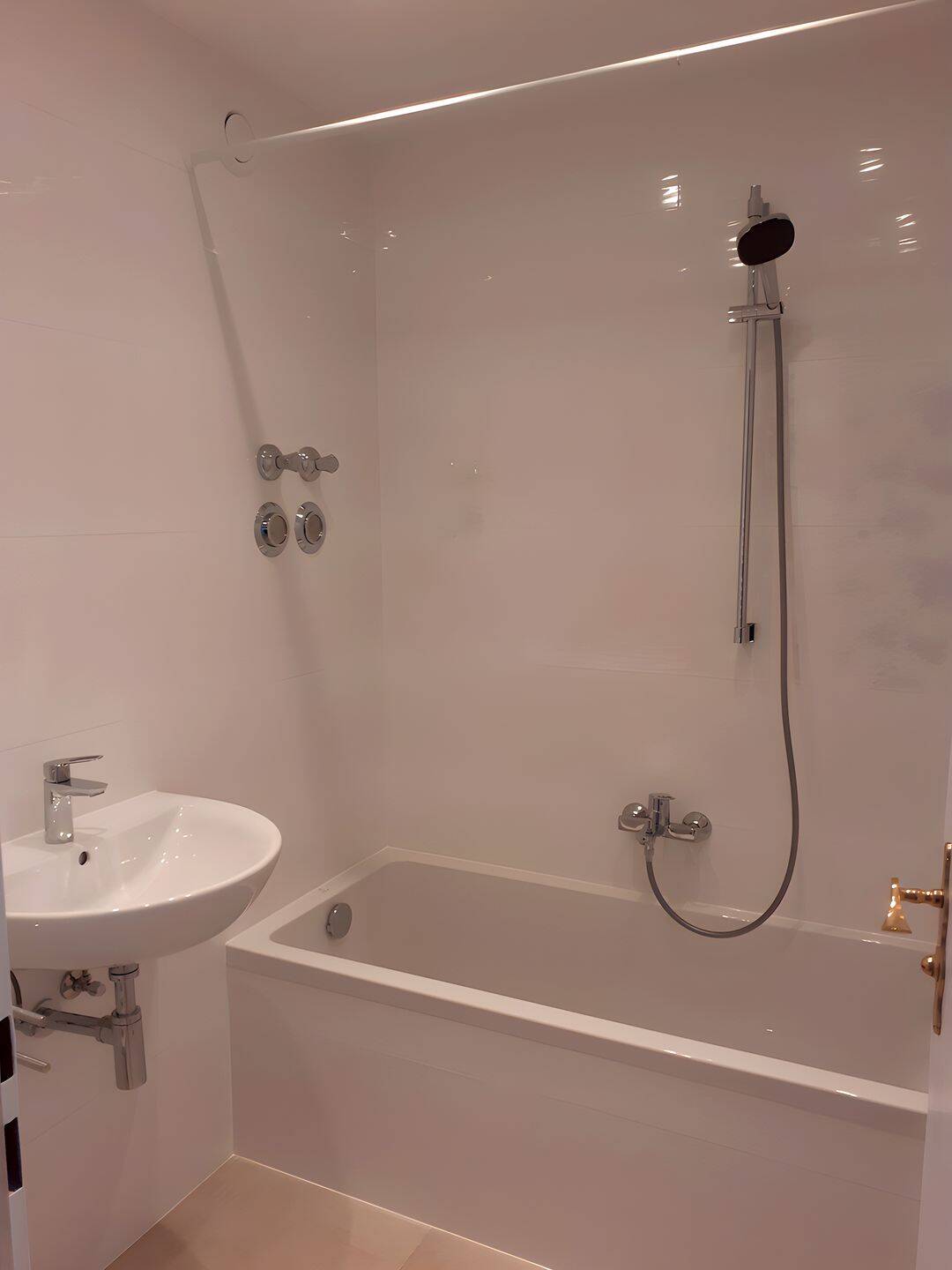 Helle 3-Zimmer-Wohnung mit 2 Balkone in München-Moosach
