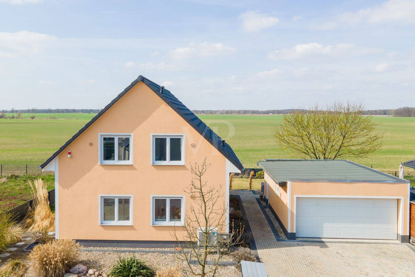 Modernes Massivhaus in Feldrandlage - traumhafter Weitblick, Doppelgarage und A+ Energieeffizienz – Mittenwalde – Vorschaubild 2