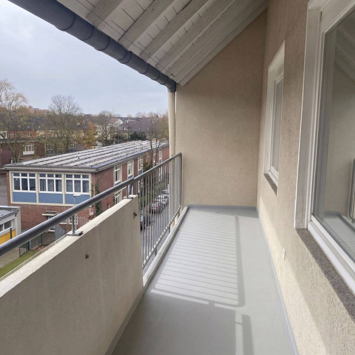 Lichtdurchflutetes 2-Zimmer-Raumwunder im 3. OG: Moderner Schnitt, Traumblick vom Balkon & separater Eingang! – Essen – Vorschaubild 9