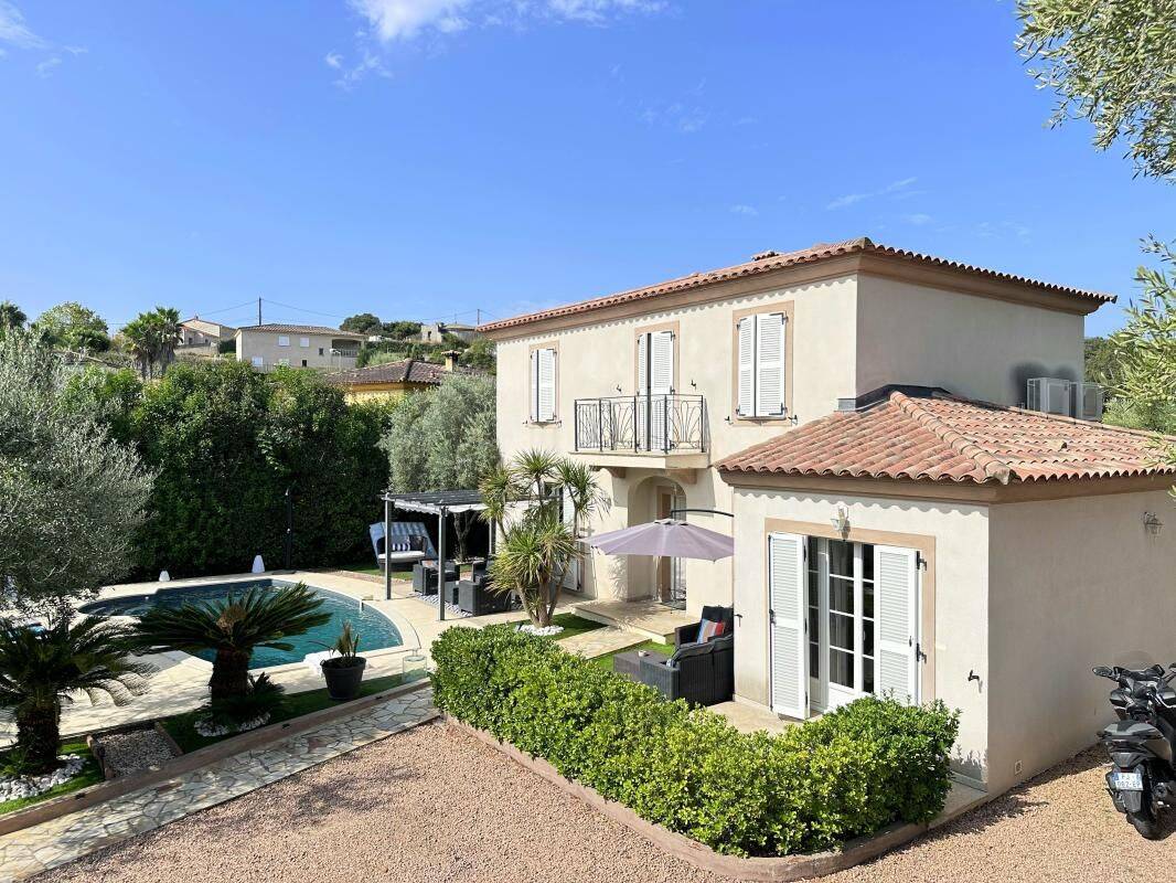 Maison 5 pièces 142 m² · à Ajaccio · 142 m² · 695 000 €