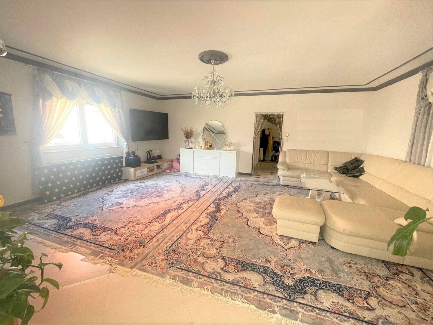 Geräumiges Zwei- Dreifamilienhaus auf großzügigem Grundstück in gefragter Lage von Nördlingen – Nördlingen – Vorschaubild 3