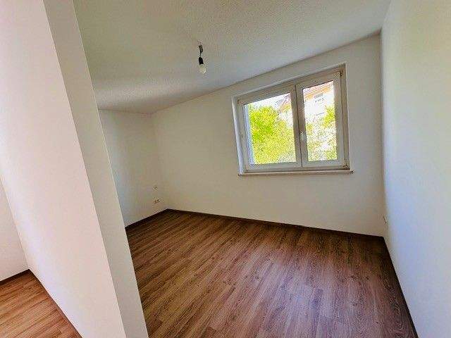 Renovierte 2-Zimmer Wohnung mit neuer EBK und Tageslichtbad in Nürnberg – Nürnberg – Vorschaubild 9