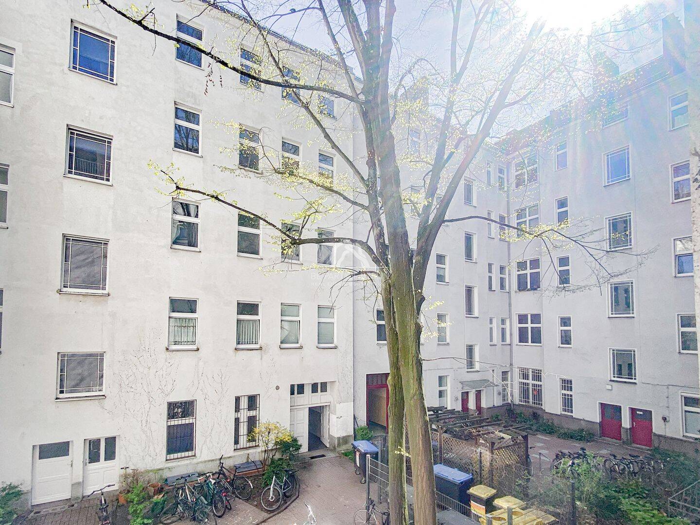 KLASSISCH SCHÖNE UND GEPFLEGTE ALTBAUWOHNUNG IN ERSTKLASSIGER LAGE AM REUTERPLATZ! PROVISIONSFREI! – Berlin – Vorschaubild 3
